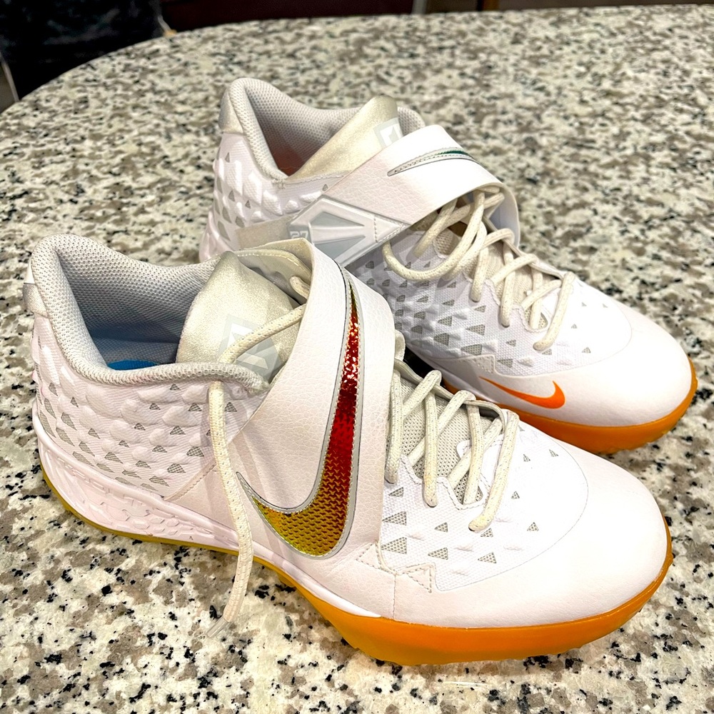 Nike Zoom Force Trout 6 size 9.5